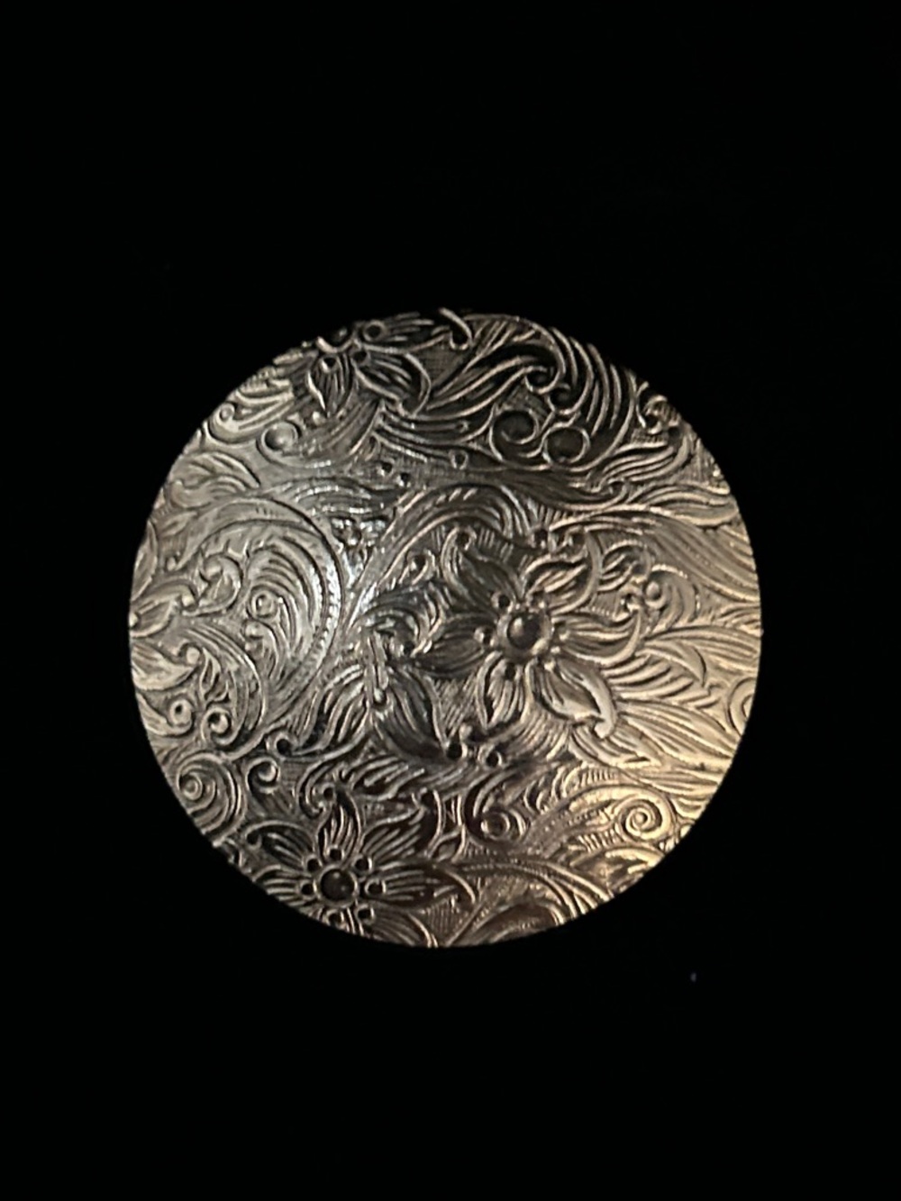 Vintage Engraved Floral Round Brooch - Gold Tone IGC